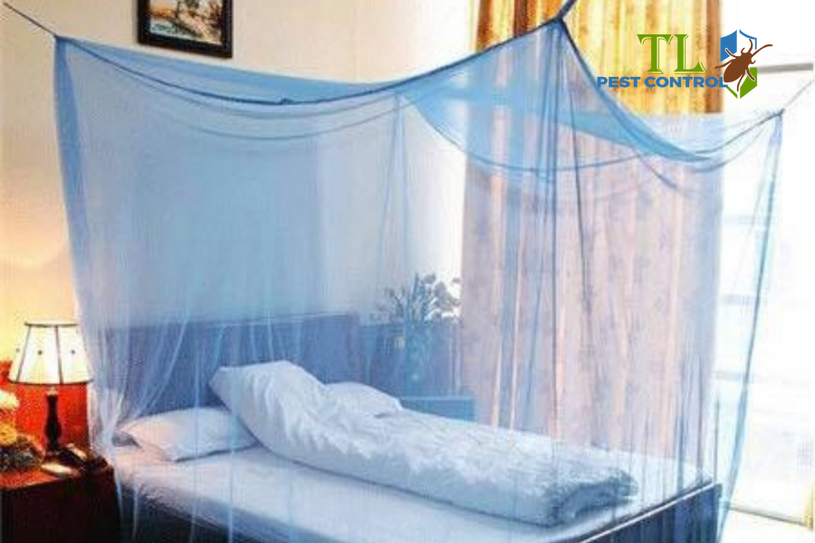 Mắc màn khi ngủ