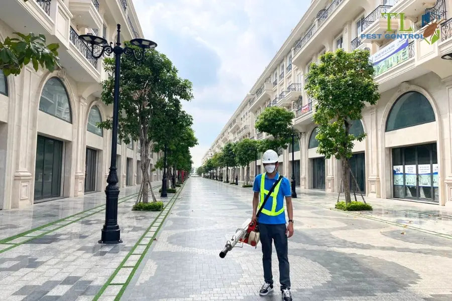 phun diệt côn trùng